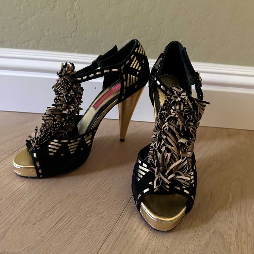 Betsey Johnson Suede Elegant Black and Gold Women's Heels